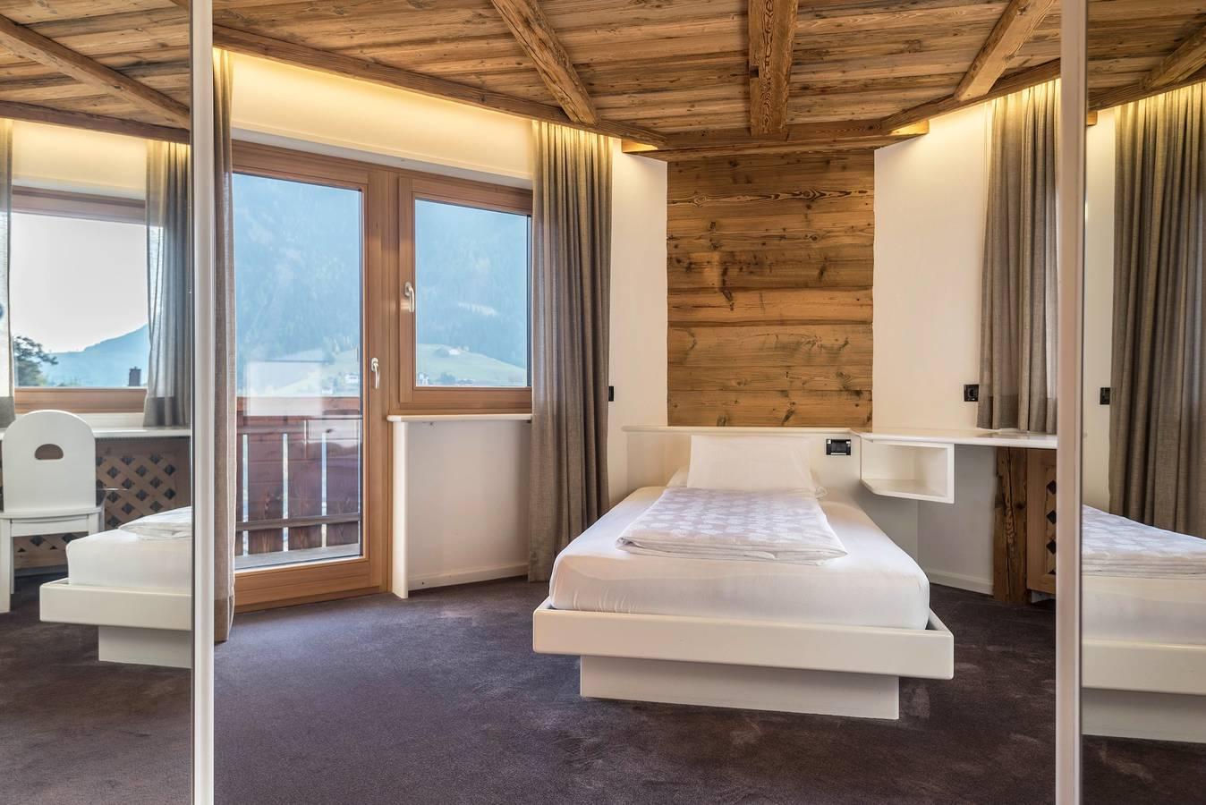Appartement 'Cesa Sassela Tirol' met Bergzicht, Sauna, Zwembad in Ortisei, Dolomiti Superski, Italië voor 5 personen foto 24