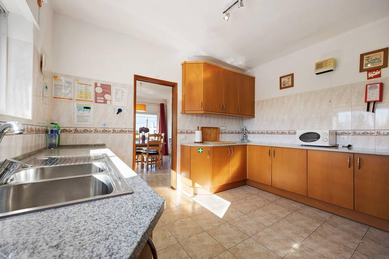 Villa Brisa do Mar met zeezicht, zwembad, tuin & Wi-Fi in Carvoeiro, Lagoa, Portugal voor 9 personen foto 25