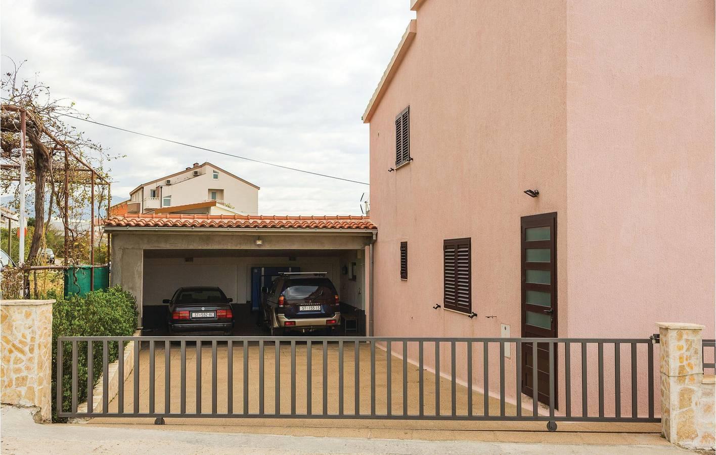 Appartement aan zee in Kastel Sucurac met zwembad en moderne in Kaštela, Dalmatië vasteland, Kroatië voor 7 personen foto 20
