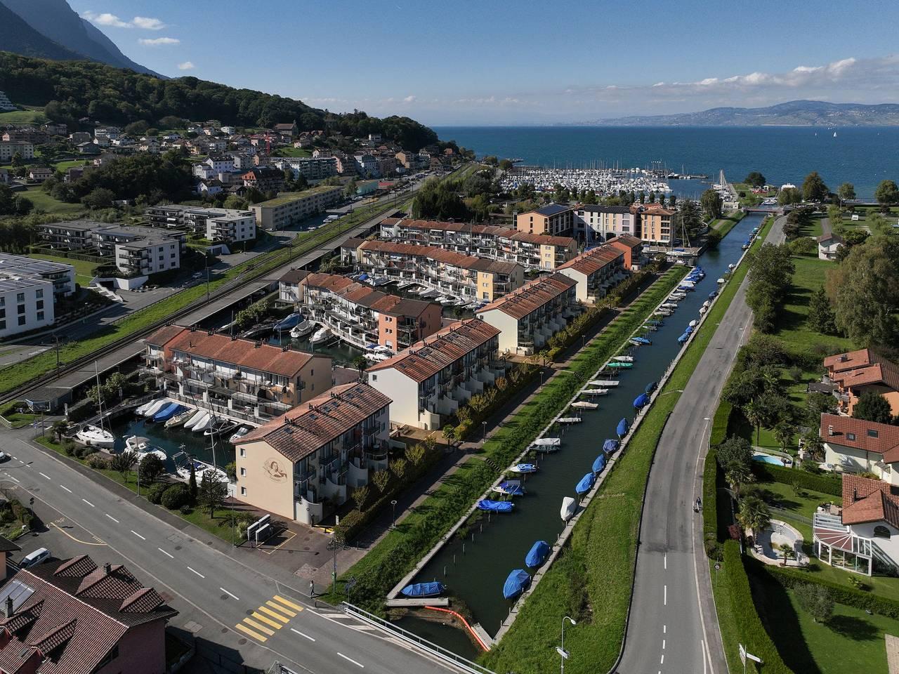 Vakantieappartement met binnenzwembad en zwembad in Les Evouettes, Port-Valais, Zwitserland voor 8 personen foto 21