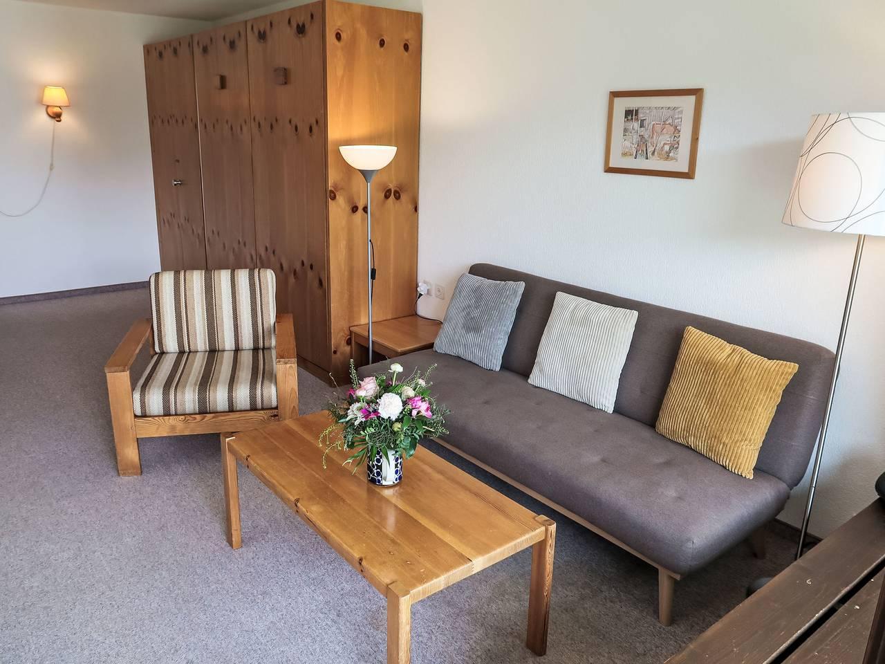 Vakantieappartement met binnenzwembad en zwembad in Disentis, Surselva, Zwitserland voor 4 personen foto 7