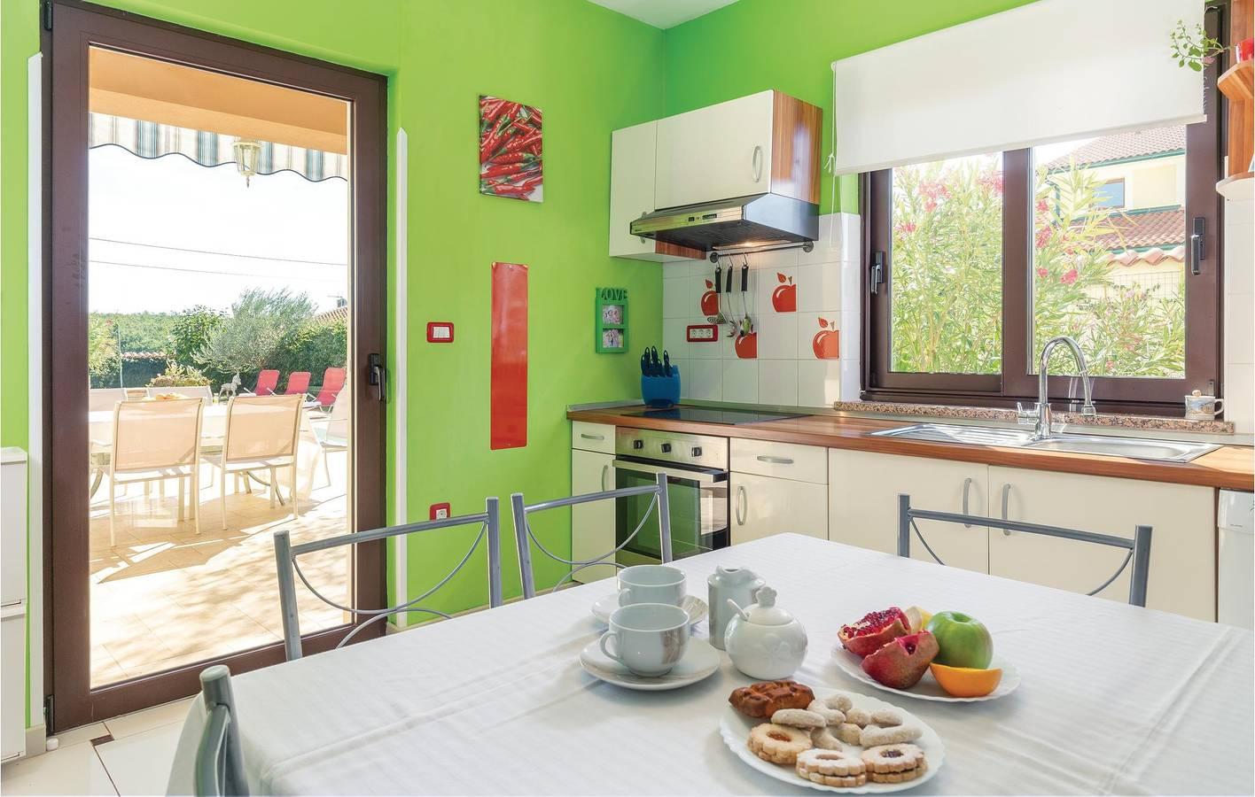 Ruim appartement met 2 slaapkamers, zwembad en terras, vlak in Vodnjan, Grad Vodnjan, Kroatië voor 10 personen foto 23