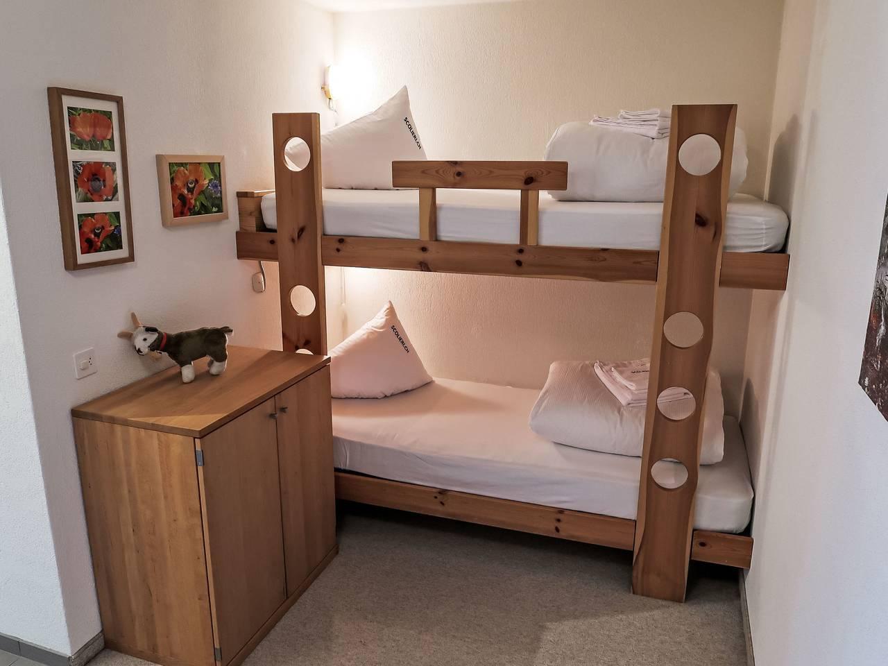 Vakantieappartement met binnenzwembad en zwembad in Disentis, Surselva, Zwitserland voor 4 personen foto 10