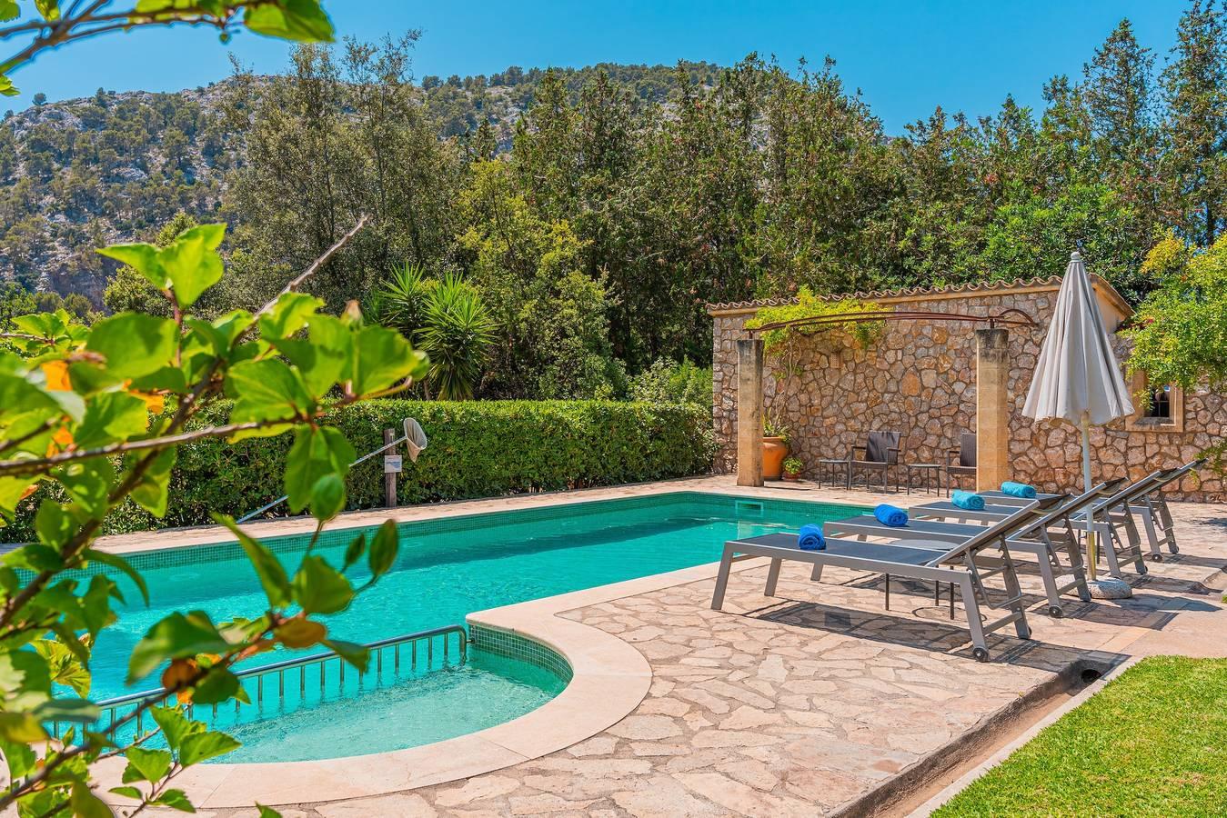 Villa Cal Llenyater dichtbij het strand met terrassen, airco & Wi-Fi in Mallorca, Spanje voor 4 personen foto 24
