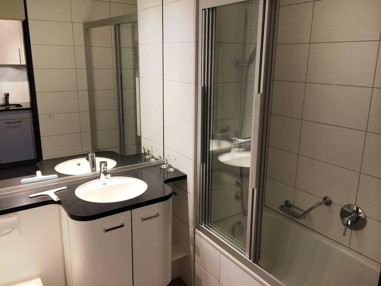Vakantieappartement met binnenzwembad en zwembad in Disentis, Surselva, Zwitserland voor 4 personen foto 11