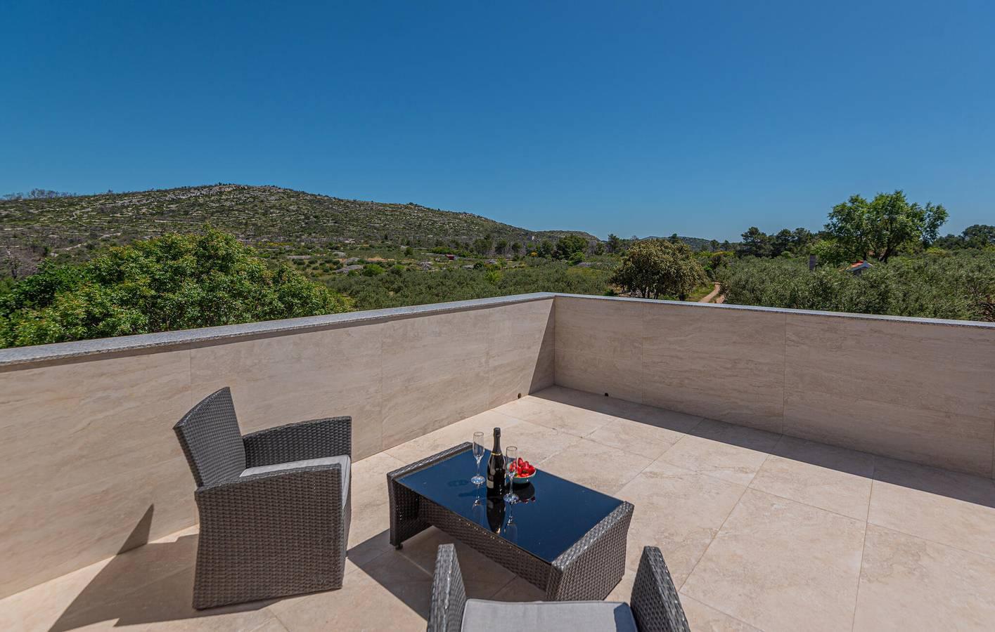 Charmant appartement van 200 m² nabij de rivier de Krka, met zwembad in Raslina, Šibenik-Knin, Kroatië voor 9 personen foto 20
