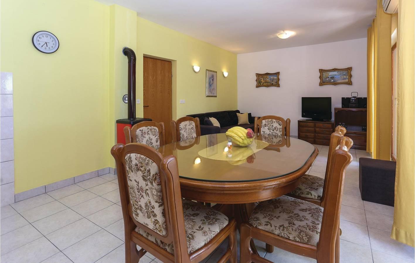 Charmant vakantiehuis met 2 slaapkamers en zwembad vlak in Kaštela, Dalmatië vasteland, Kroatië voor 12 personen foto 20