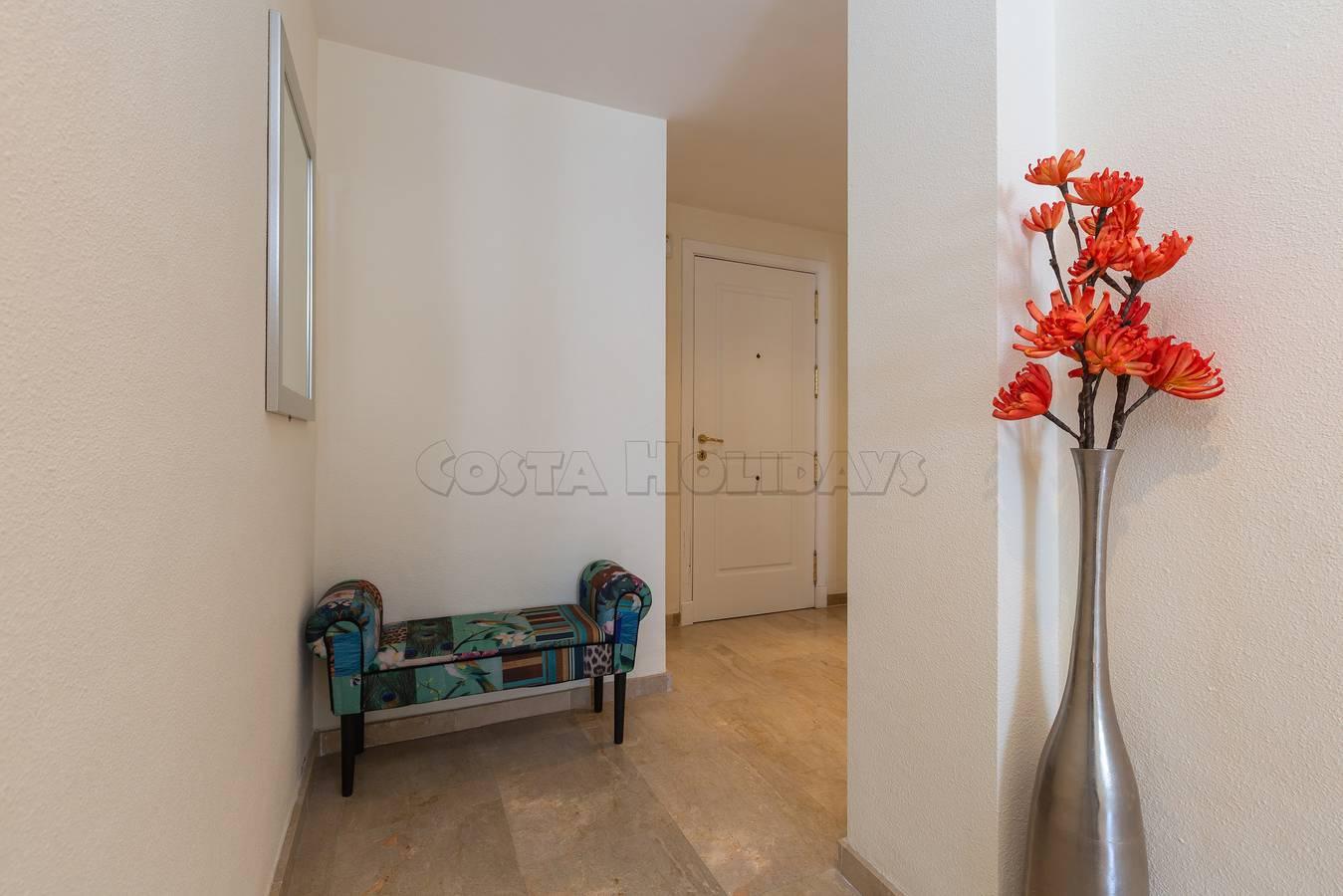 Marina real 425 in Puerto de la Duquesa, Manilva, Spanje voor 2 personen foto 24