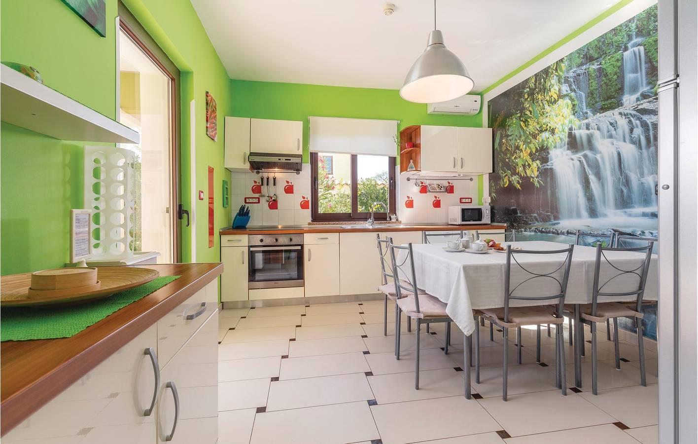 Ruim appartement met 2 slaapkamers, zwembad en terras, vlak in Vodnjan, Grad Vodnjan, Kroatië voor 10 personen foto 22