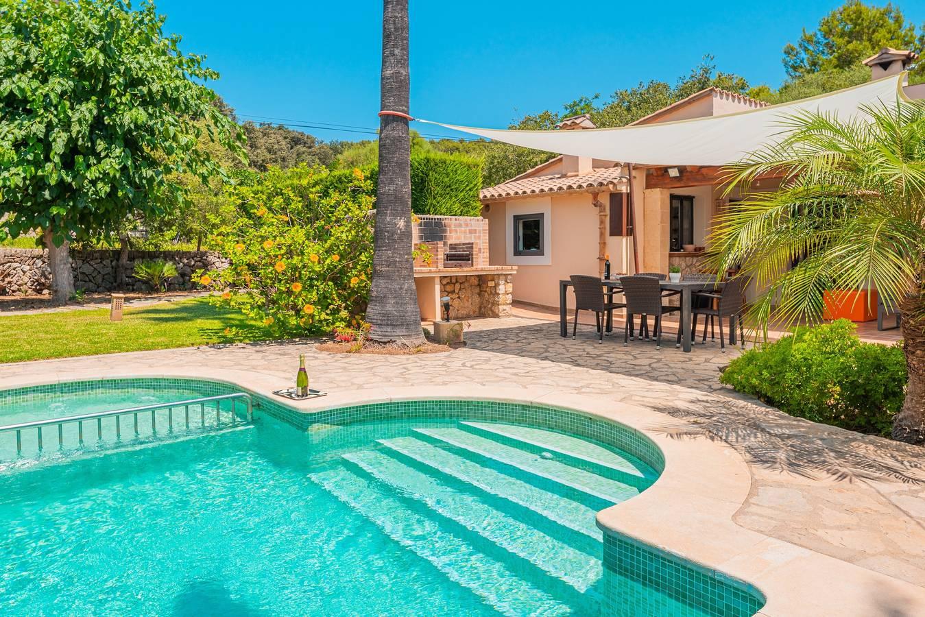 Villa Cal Llenyater dichtbij het strand met terrassen, airco & Wi-Fi in Mallorca, Spanje voor 4 personen foto 22