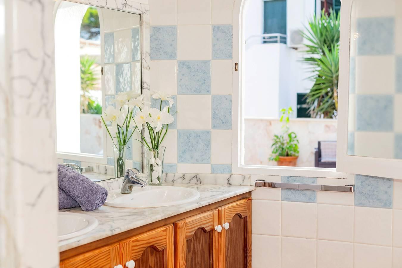 Vakantiehuis 'Chalet Es Llossar' met privé zwembad, privé terras in Cala Blanes, Ciutadella, Spanje voor 7 personen foto 19