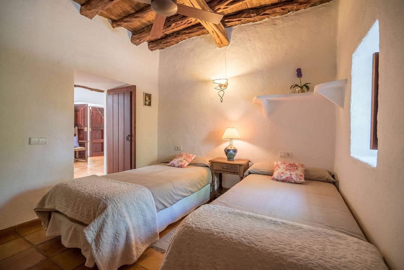 Vakantiehuis met privézwembad en jacuzzi in Ibiza, Spanje voor 10 personen foto 19
