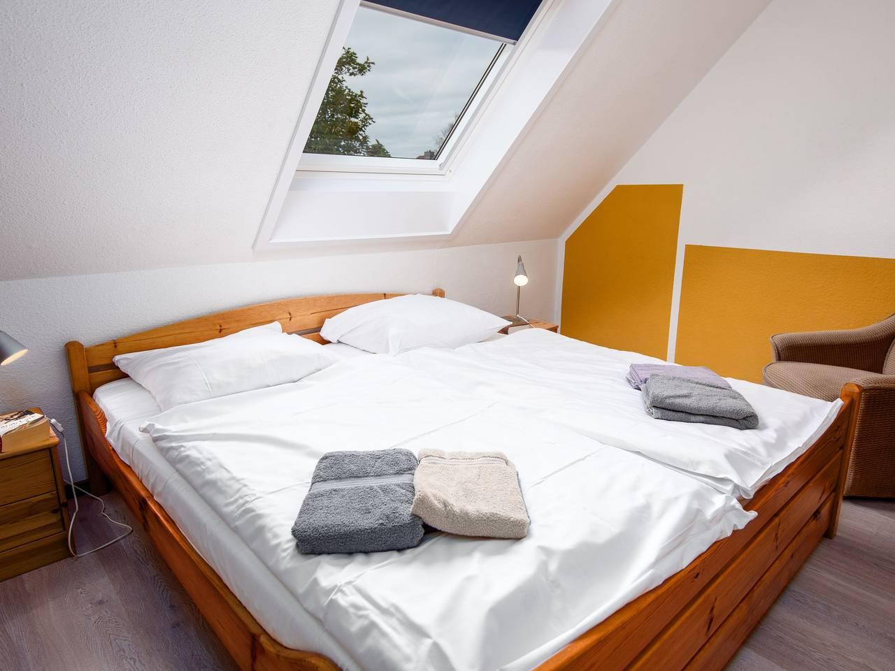 Muschelweg met 1 slaapkamer en binnenzwembad in Norddeich, Duitsland voor 2 personen foto 4