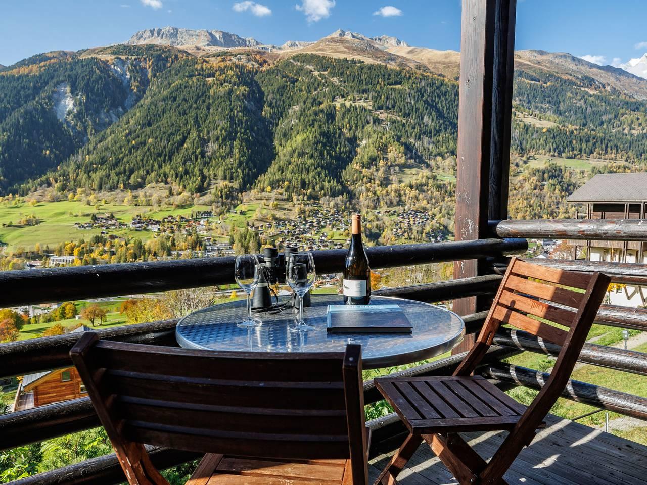 Vakantieappartement met speeltuin en 1 slaapkamer en balkon in Ernen, Aletsch Arena, Zwitserland voor 2 personen