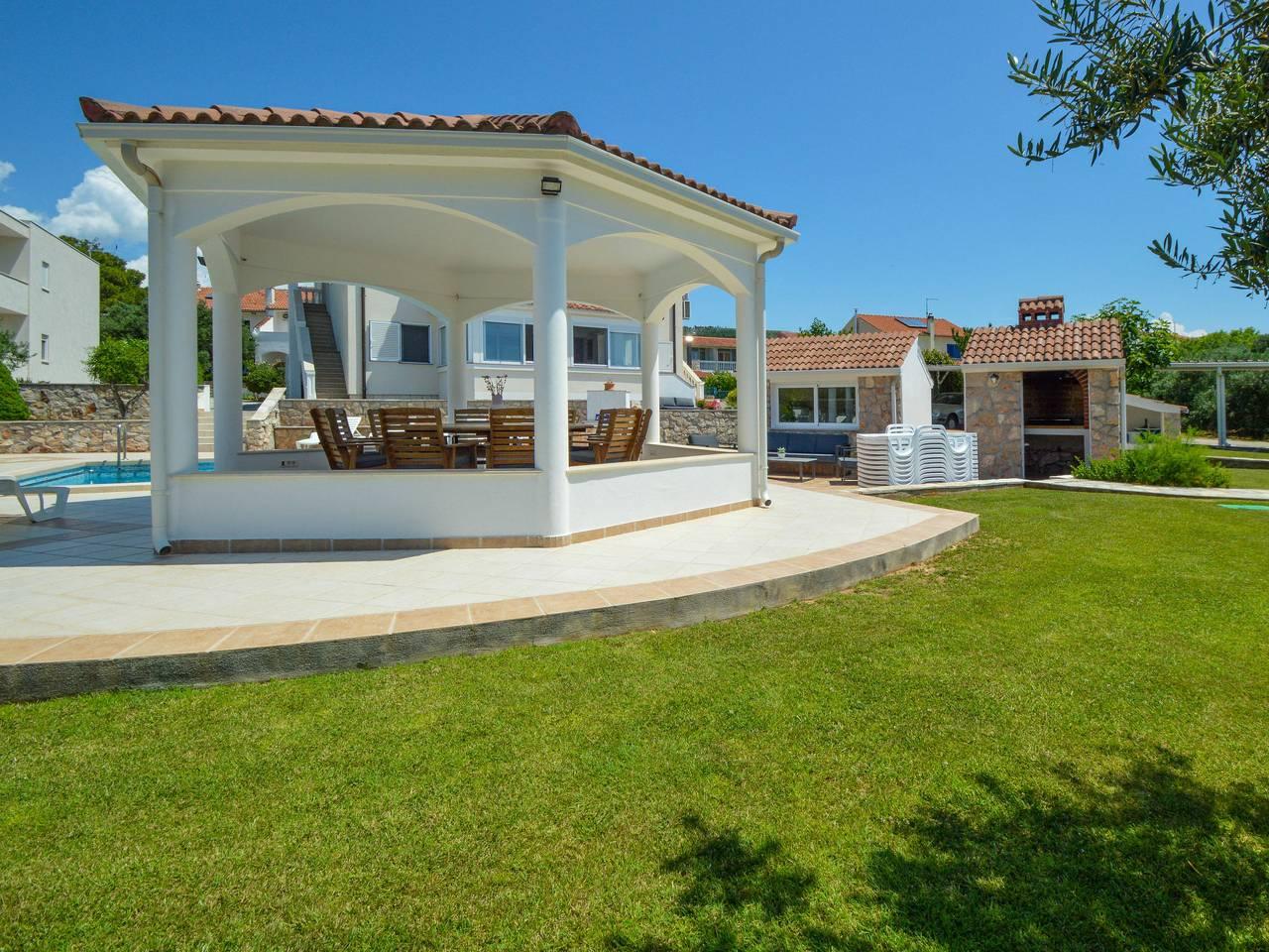 Vakantieappartement met zwembad en ligging bij een meer in Tribunj, Šibenik-Knin, Kroatië voor 4 personen foto 23