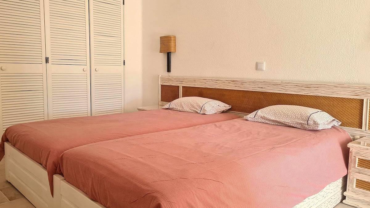 Vakantieappartement met zeezicht en zwembad en 80 m², 1 slaapkamer en terras in Albufeira, Portugal voor 4 personen foto 19