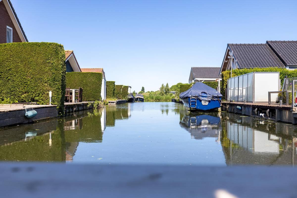 Vakantiehuis, met terras aan het water in Wervershoof aan het Ijsselmeer. in IJsselmeer, Nederland voor 6 personen foto 23