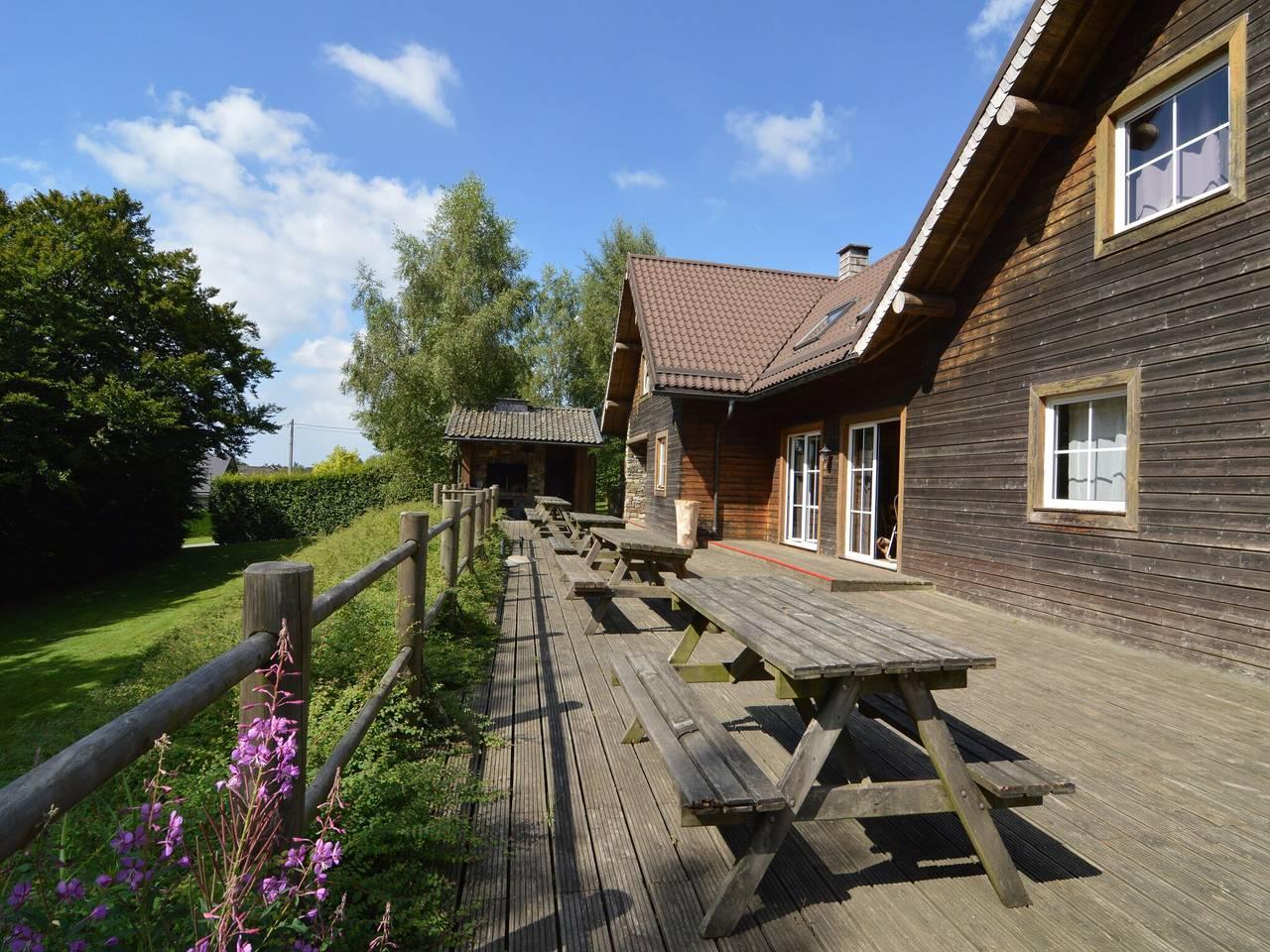 Ruim chalet in Ovifat in Weismes, België voor 16 personen foto 22