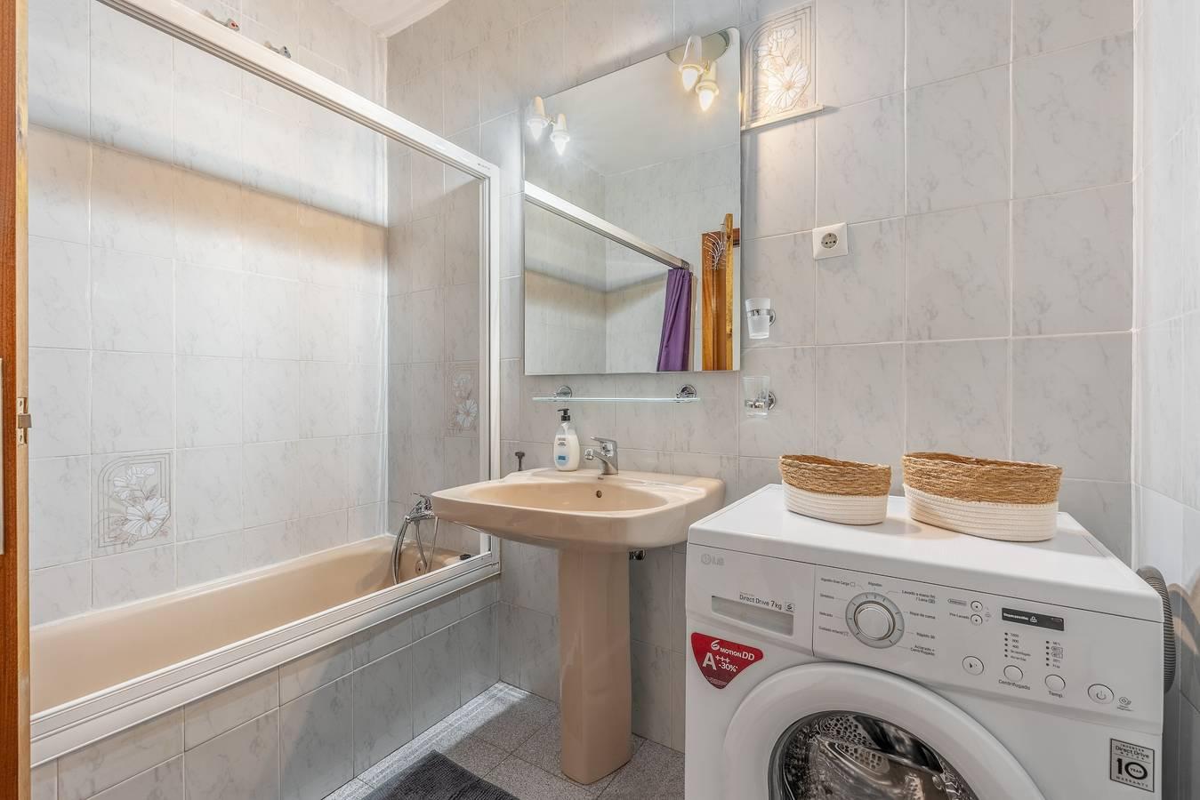 Villa Andaluza met zeezicht, zwembad, tuin & Wi-Fi in Curumbico, Almuñecar, Spanje voor 6 personen foto 22