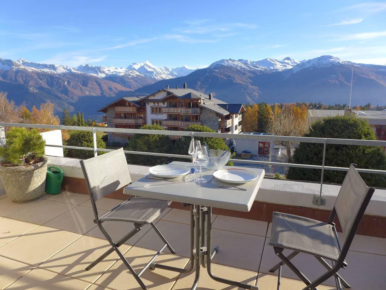 Vakantieappartement met sauna en binnenzwembad en 1 slaapkamer en balkon in Crans-Montana, Zwitserland voor 2 personen foto 4