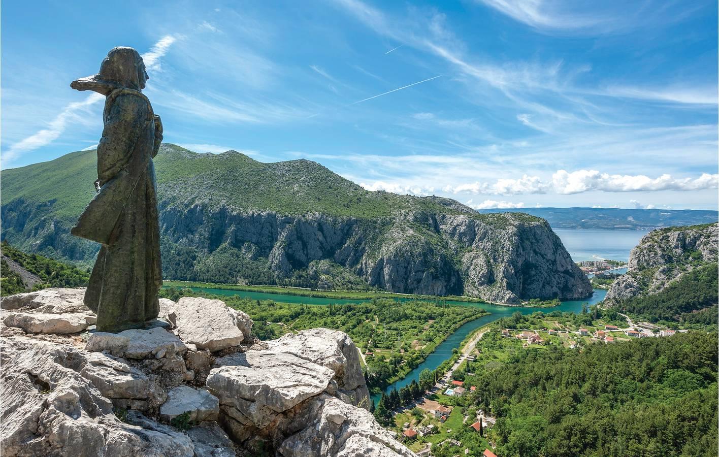 Gezellig appartement met 2 slaapkamers, terras, parkeerplaats en wifi in Dalmatian Zagora, Kroatië voor 6 personen foto 23