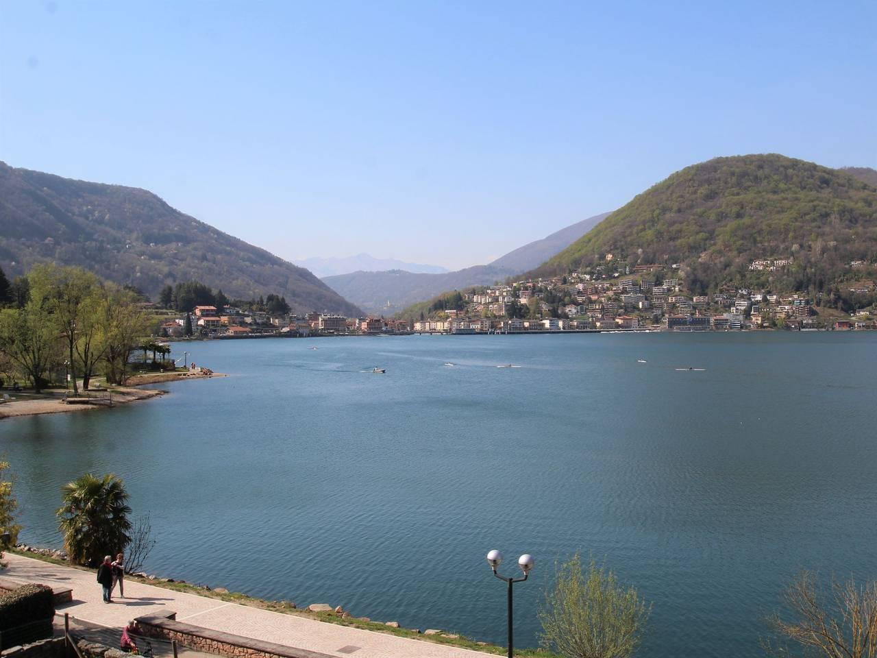 Lungolago in Lavena Ponte Tresa, Luganomeer (Lombardije), Italië voor 5 personen foto 22