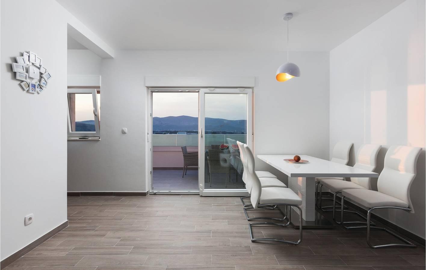 Gezellig appartement met 1 slaapkamer en zwembad in de buurt van Plaža in Arbanija, Čiovo, Kroatië voor 18 personen foto 23