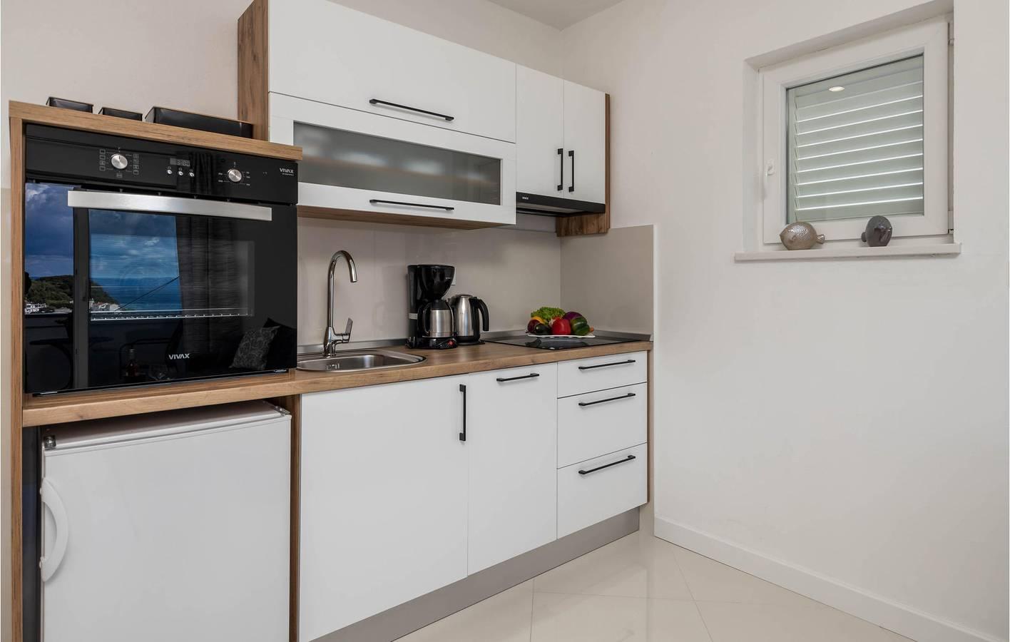 Gezellig appartement met zeezicht en terras, vlak bij Skipper Pizza in Kampor, Rab, Kroatië voor 3 personen foto 21