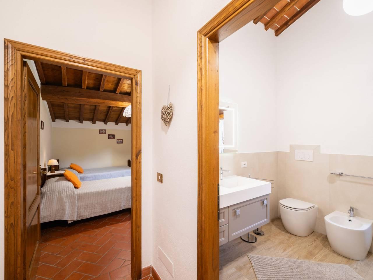 Podere Le Coste in Loro Ciuffenna, Valdarno, Italië voor 12 personen foto 20