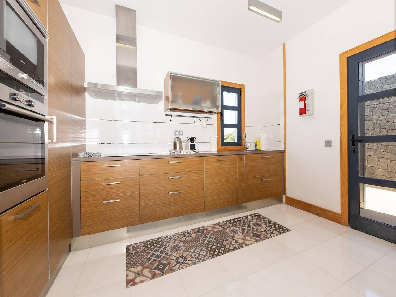 Villa bij Marina Rubicon met Zwembad in Playa Blanca, Yaiza, Spanje voor 6 personen foto 19