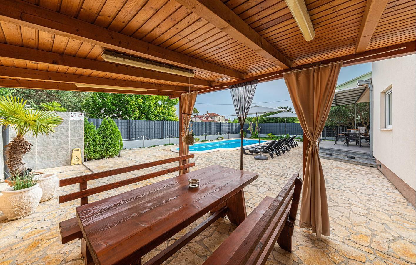 Ruim appartement met 2 slaapkamers, zwembad, wifi in Kaštel Štafilić (Dalmatia), Kaštela, Kroatië voor 8 personen foto 19