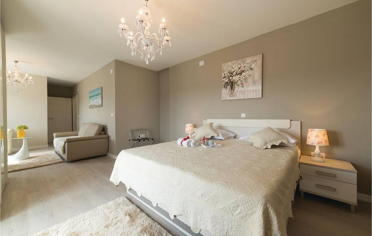 Ruim appartement van 250 m² met verwarmd zwembad, terras in Radošić, Dalmatian Zagora, Kroatië voor 10 personen foto 24