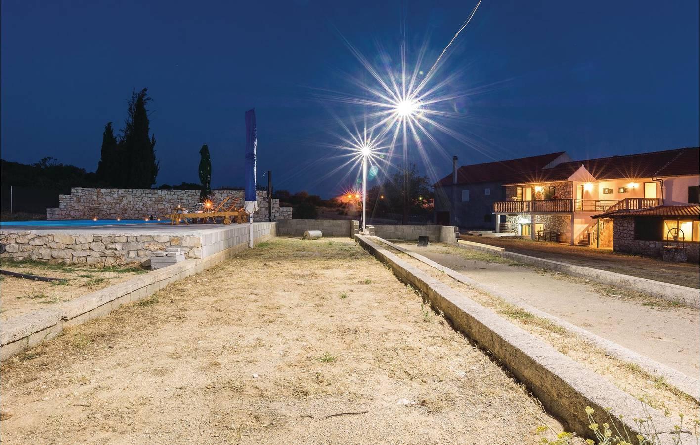 Charmant appartement met 2 slaapkamers, zwembad, terras en wifi vlak bij de kust in Zadar, Kroatië voor 8 personen foto 20