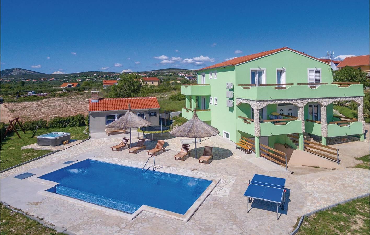 Charmant appartement met 2 slaapkamers, een seizoensgebonden zwembad in Pakoštane, Zadar, Kroatië voor 11 personen foto 20