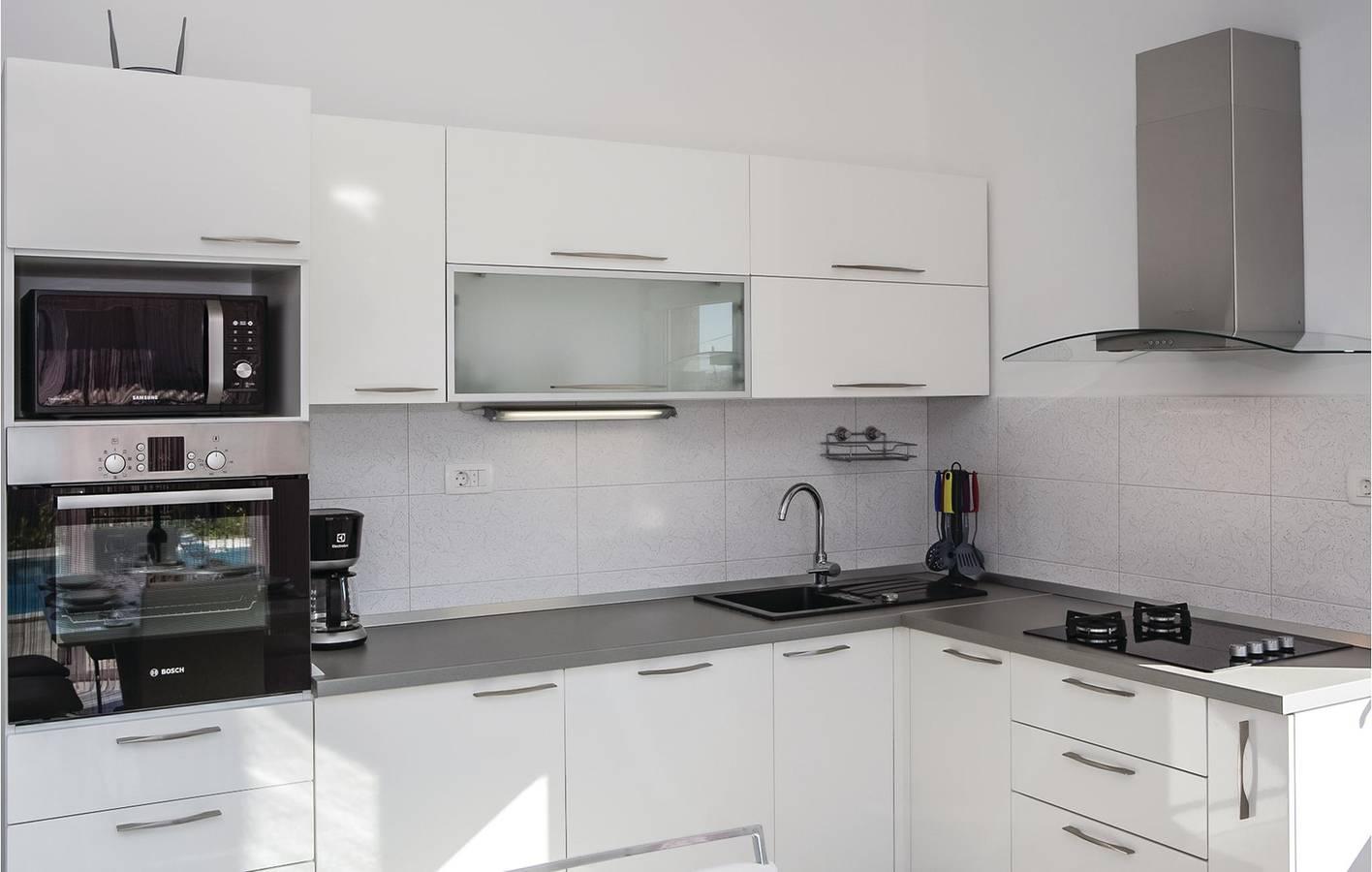 Appartement aan zee in Kastel Sucurac met zwembad en moderne in Kaštela, Dalmatië vasteland, Kroatië voor 7 personen foto 24