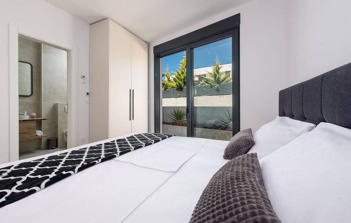 Gezellig appartement met 2 slaapkamers, zwembad, vlak bij het strand en wifi in Nin, Kroatië voor 6 personen foto 21