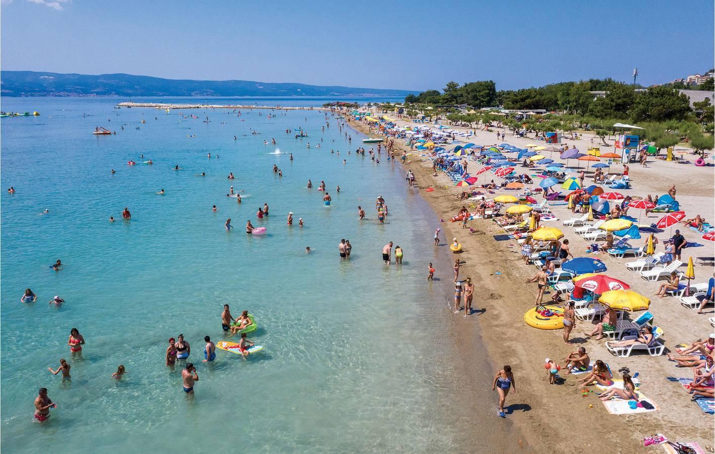 Gezellig appartement met 2 slaapkamers, terras, parkeerplaats en wifi in Dalmatian Zagora, Kroatië voor 6 personen foto 22