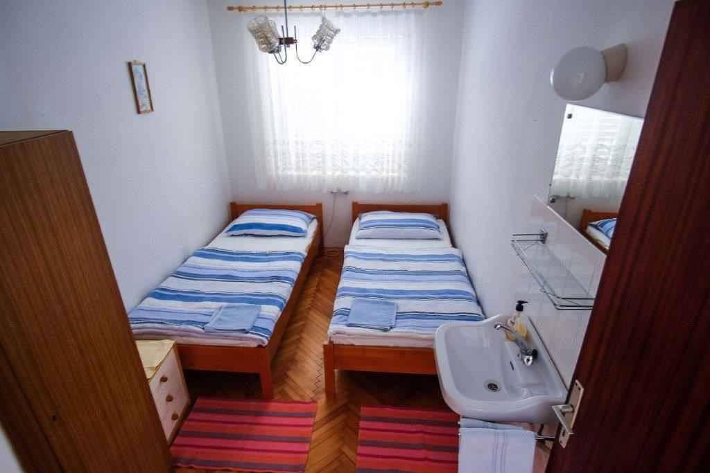 Vakantiewoning met terras en airconditioning in Kaštel (Barbat), Barbat na Rabu, Kroatië voor 9 personen foto 23