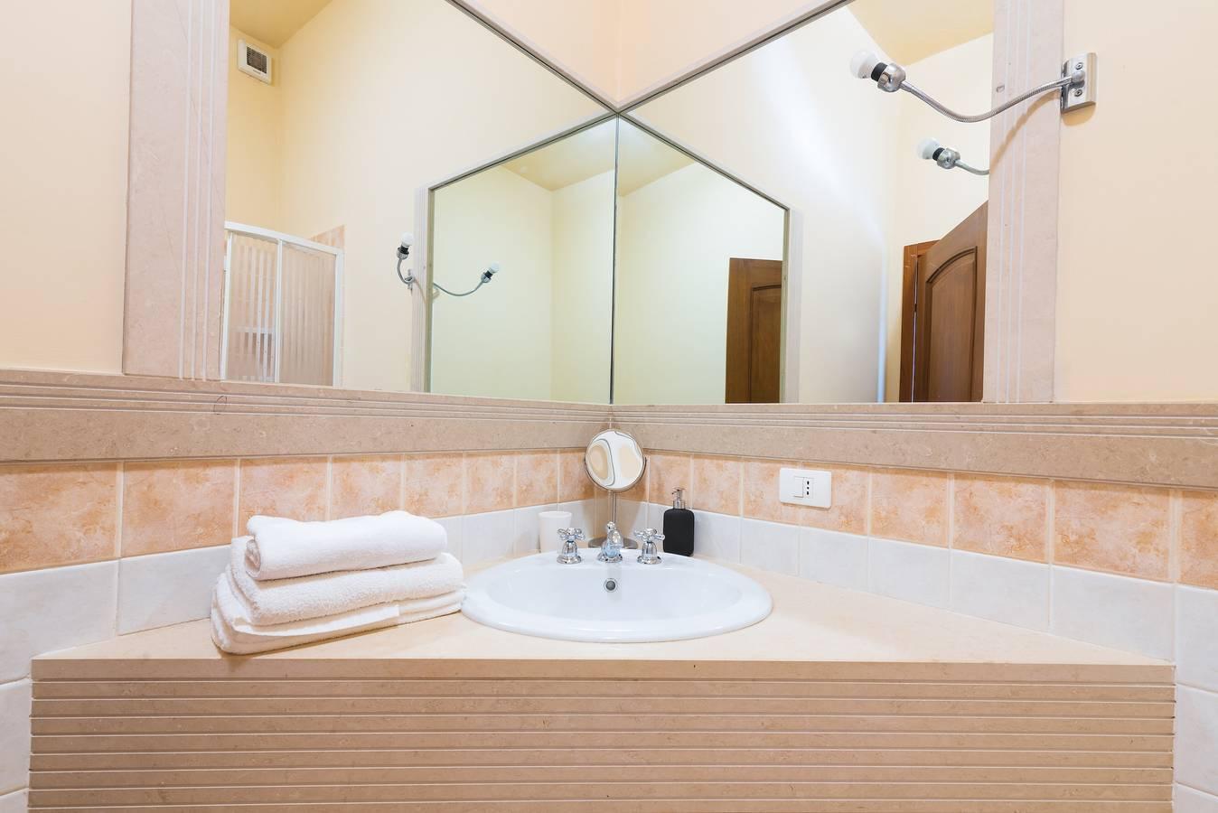 Vakantiehuis 'Casa Neathon' met Wi-Fi, Terras & Balkon in Noto, Italië voor 14 personen foto 21