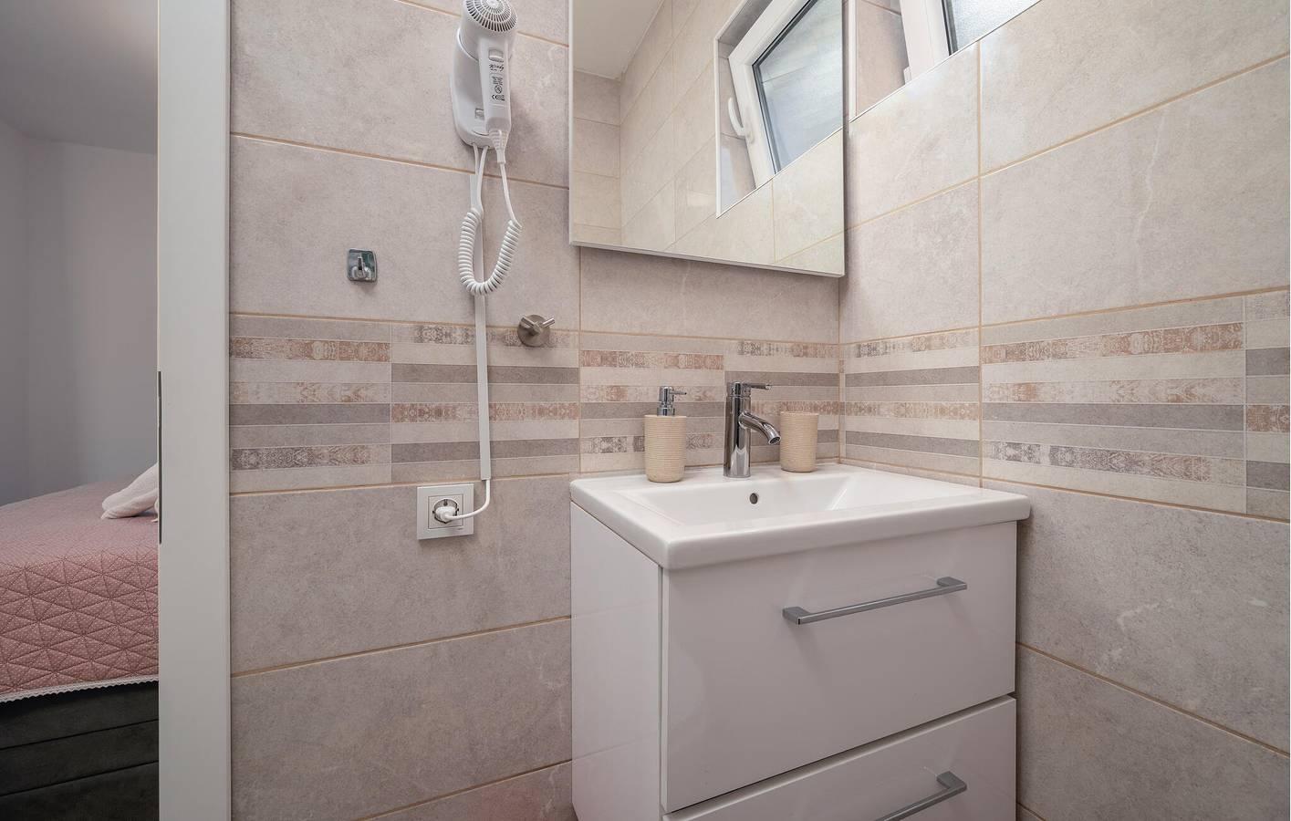 Charmant appartement met 1 slaapkamer vlak bij het strand in Fažana, Zuidkust Istrië, Kroatië voor 4 personen foto 23