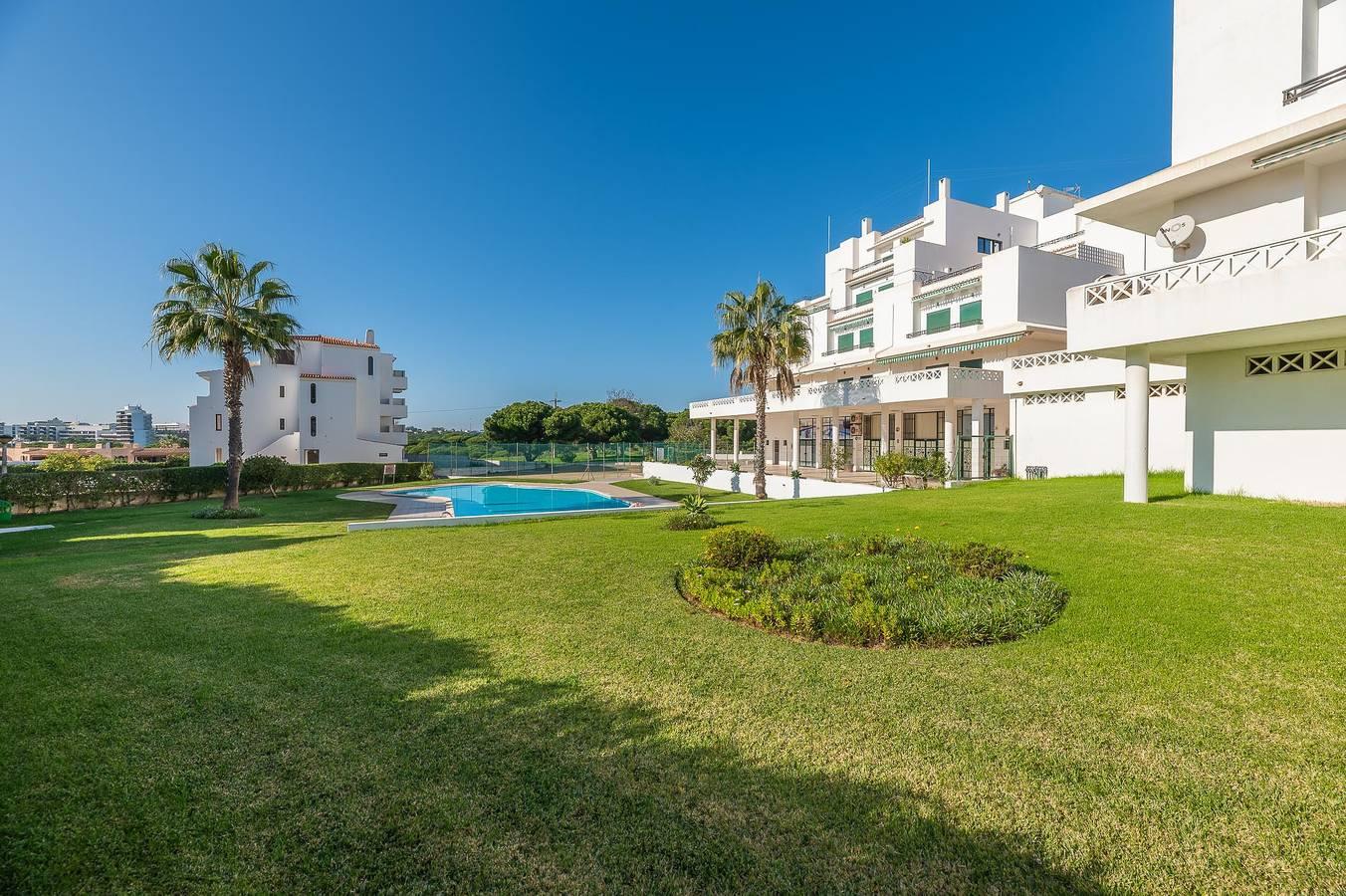 Vakantieappartement met zwembad en airconditioning in Albufeira, Portugal voor 8 personen foto 25