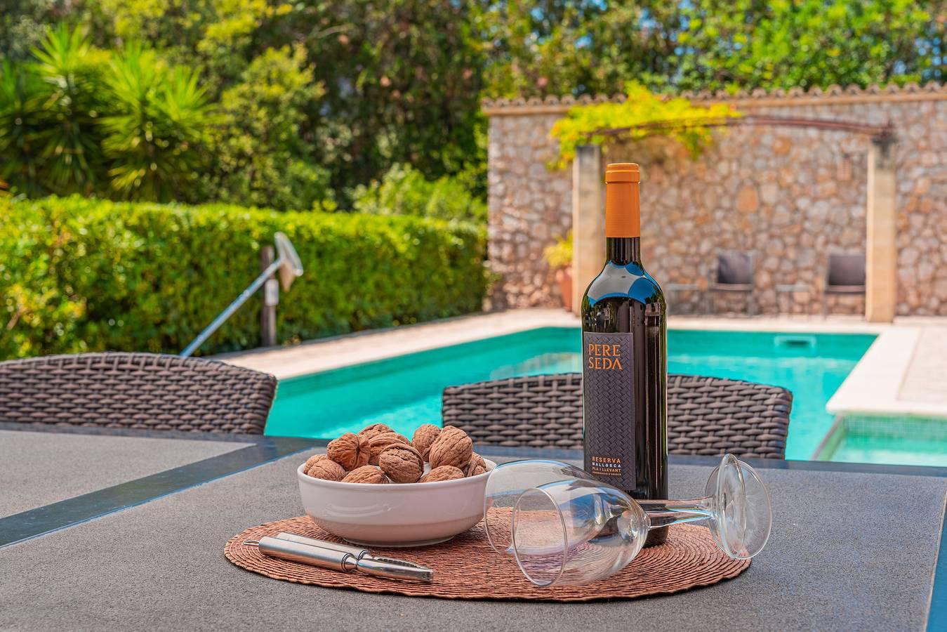 Villa Cal Llenyater dichtbij het strand met terrassen, airco & Wi-Fi in Mallorca, Spanje voor 4 personen foto 25