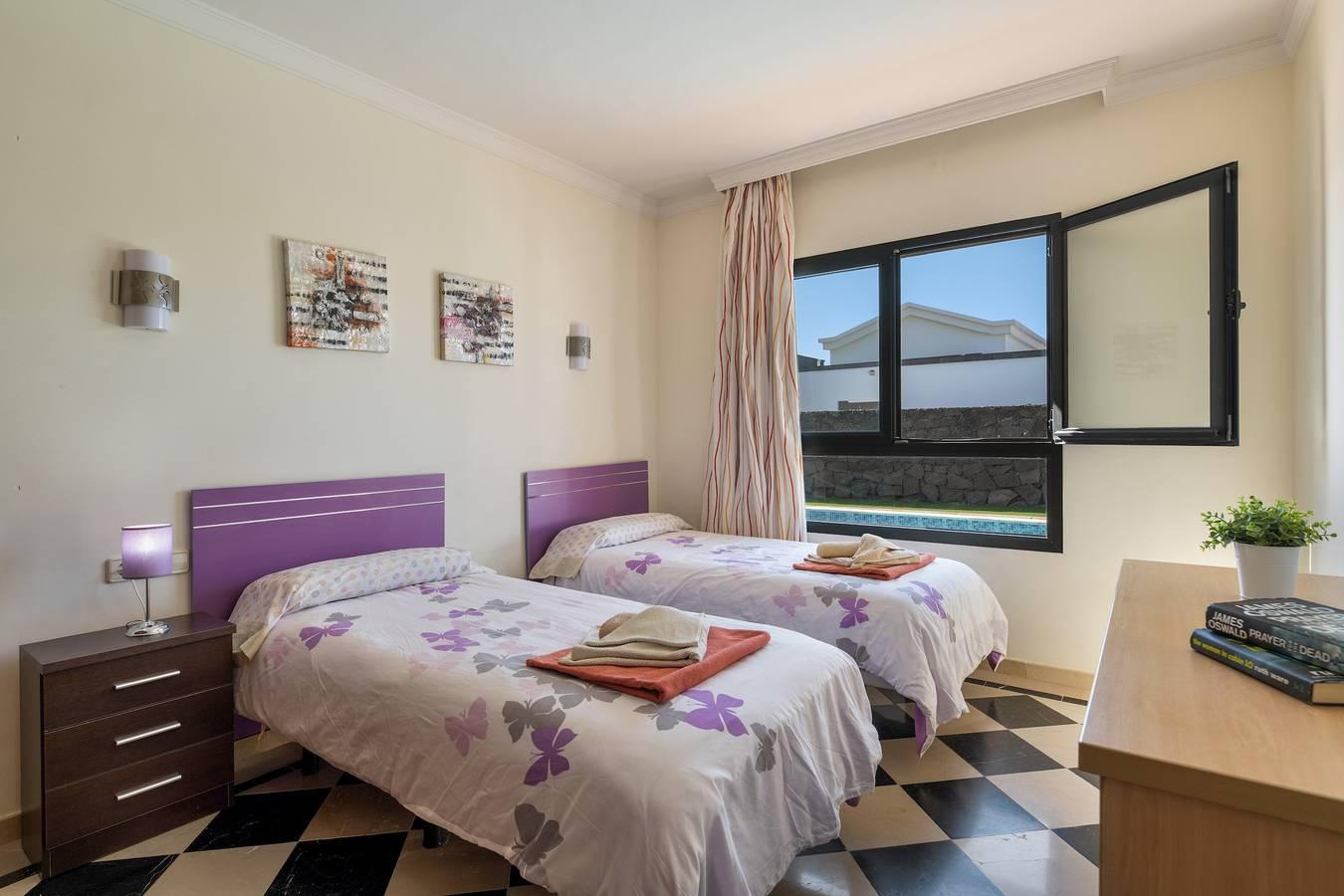 Villa Los Alisios 58 met bergzicht, zwembad, wifi, terrassen en tuin in Yaiza, Spanje voor 6 personen foto 20