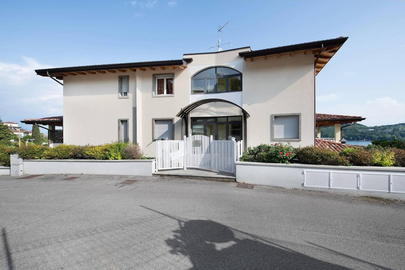 Appartement 'Rocchetta Flat' met uitzicht op het meer, Wi-Fi in Salò, Garda Bergen, Italië voor 4 personen foto 20