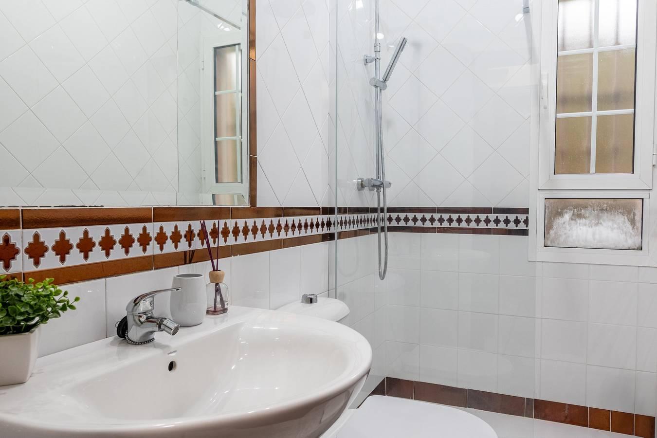 Villa 'Candeleria Sol y Piscina' met privézwembad, draadloos in Bormujos, Sevilla Provincie, Spanje voor 8 personen foto 20