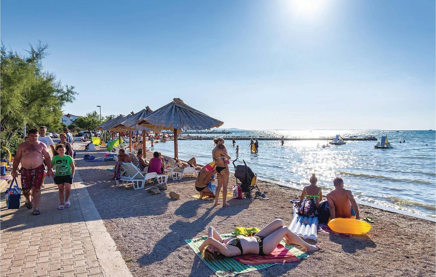 Gezellig appartement met terras, wifi en parkeergelegenheid vlak bij het strand in Nin, Zadar, Kroatië voor 4 personen foto 23