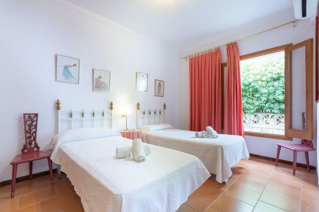 Villa met terras in Playa de Muro, Muro, Spanje voor 6 personen foto 23