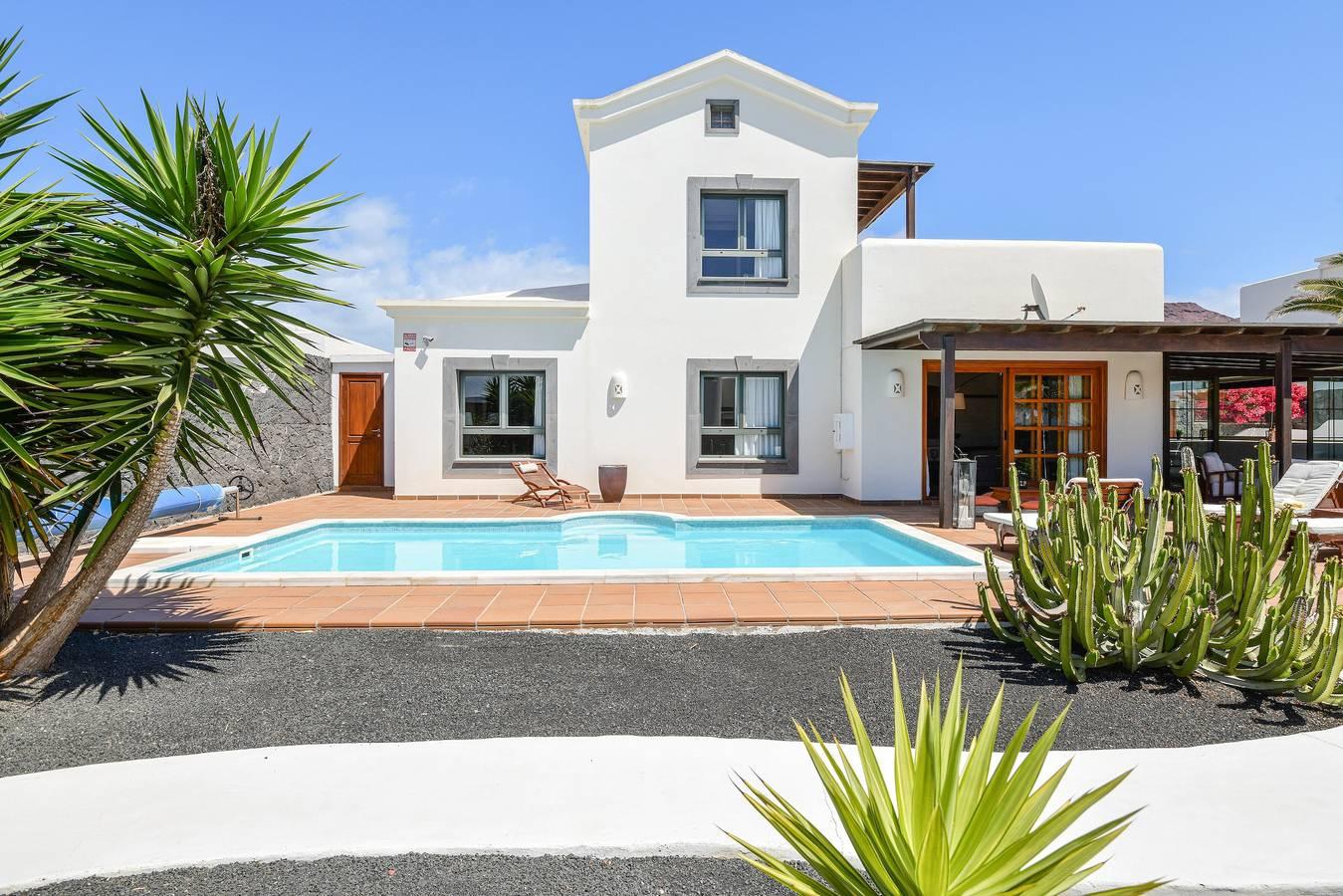 Villa "Marta" met zwembad, tuin en terras in Montaña Roja, Yaiza, Spanje voor 6 personen foto 23