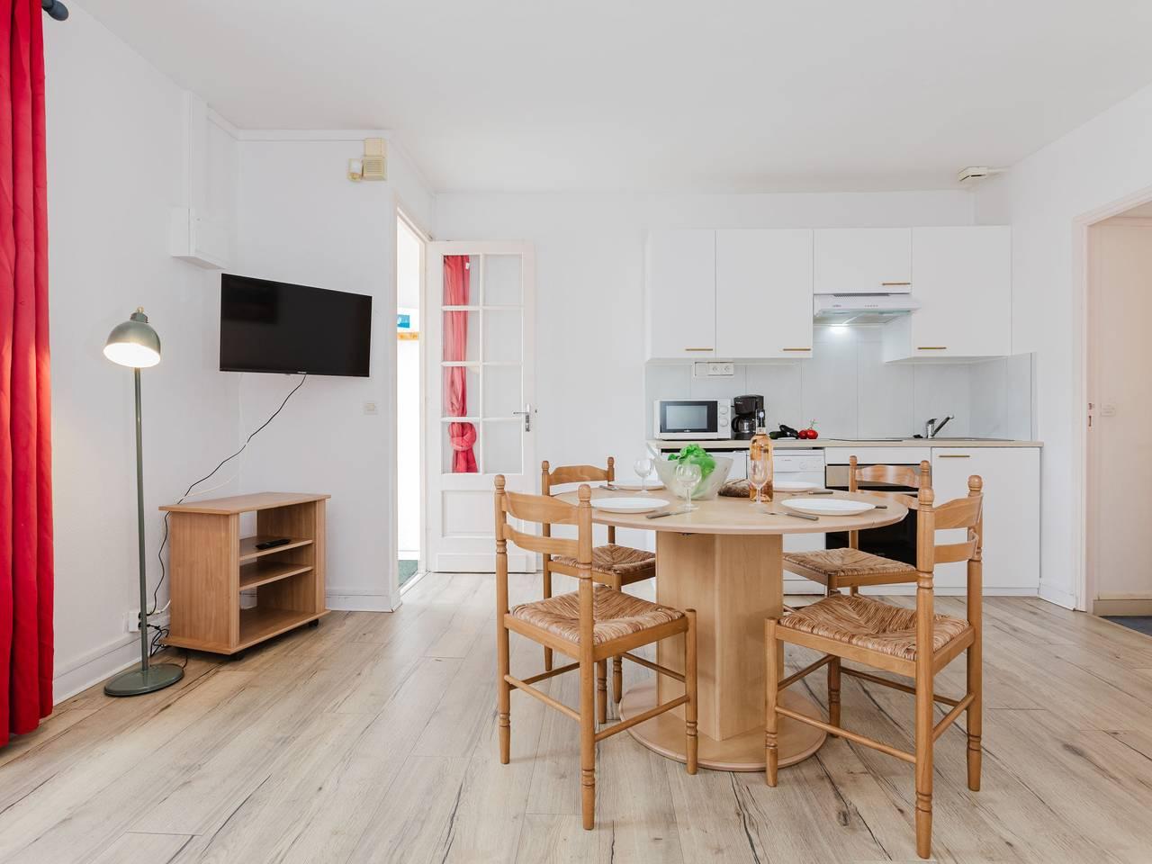 Le Petit Robinson met 1 slaapkamer en binnenzwembad in La Richardais, Saint-Malo en omgeing, Frankrijk voor 4 personen foto 10