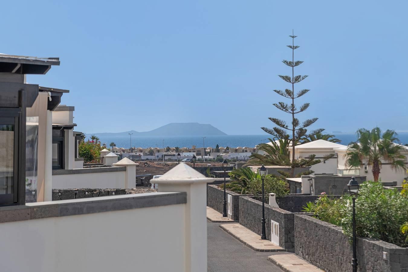 Villa Los Alisios 58 met bergzicht, zwembad, wifi, terrassen en tuin in Yaiza, Spanje voor 6 personen foto 23